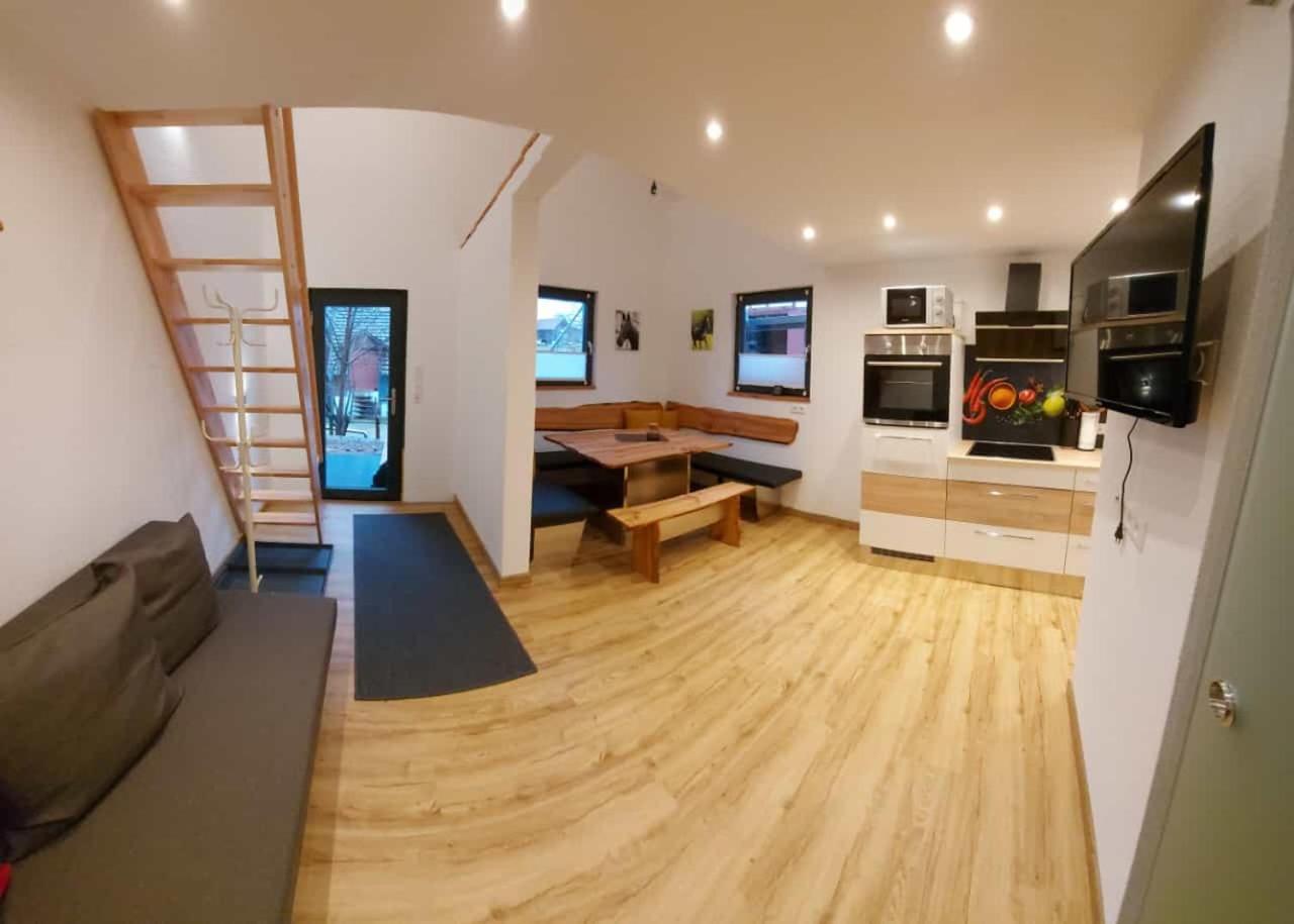 Ferienhaus: Mitten Auf Dem Reiterhof Ohringen Bagian luar foto